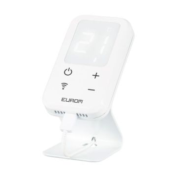 Vooraanzicht van de Eurom Wifi Thermostaat verbonden met USB-C kabel