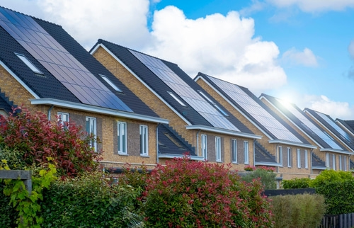 Huizen met zonnepanelen